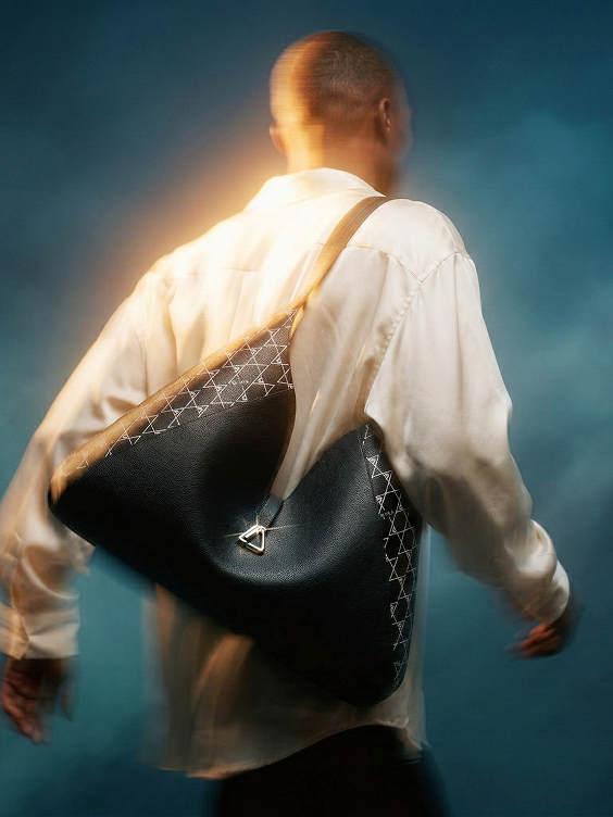The Lilly Hobo